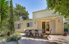 Cozy Home In Saint-Georges-Doléron With Kitchen